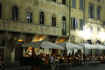 restaurant in Florence bij nacht