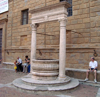 Waterput in het centrum van Pienza