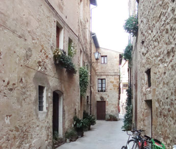 Zijstraat van de hoofdstraat in Pienza